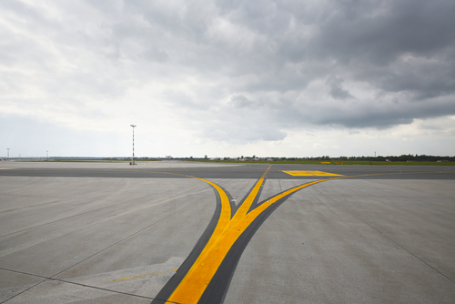 Marquage au sol aéroport: peinture des pistes d'atterrissage 